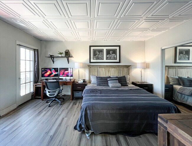 Foto del edificio - 2121 James M Wood Blvd