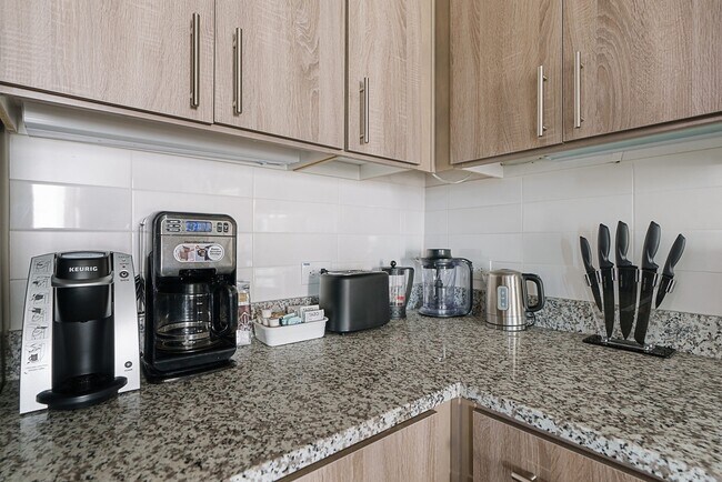 Foto del edificio - Midtown Deal! 50% Fees + $1,000 GC!