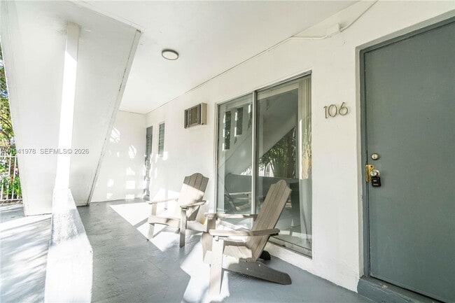 Foto del edificio - 7931 East Dr