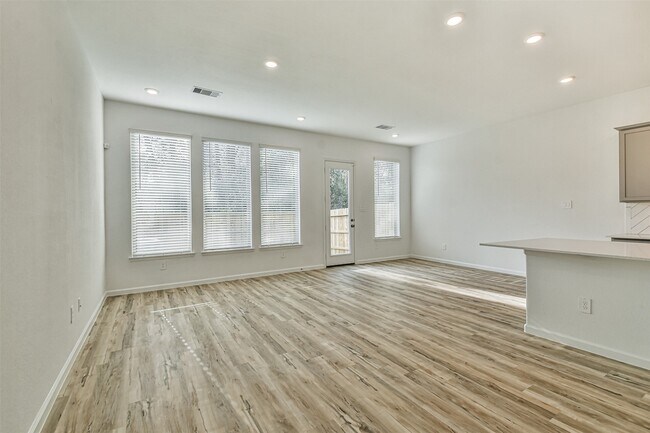 Building Photo - 678 Royal Arch Dr