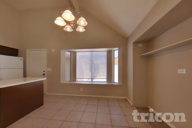 Building Photo - 2206 W Monona Dr