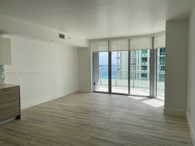 Building Photo - 1300 Brickell Bay Dr