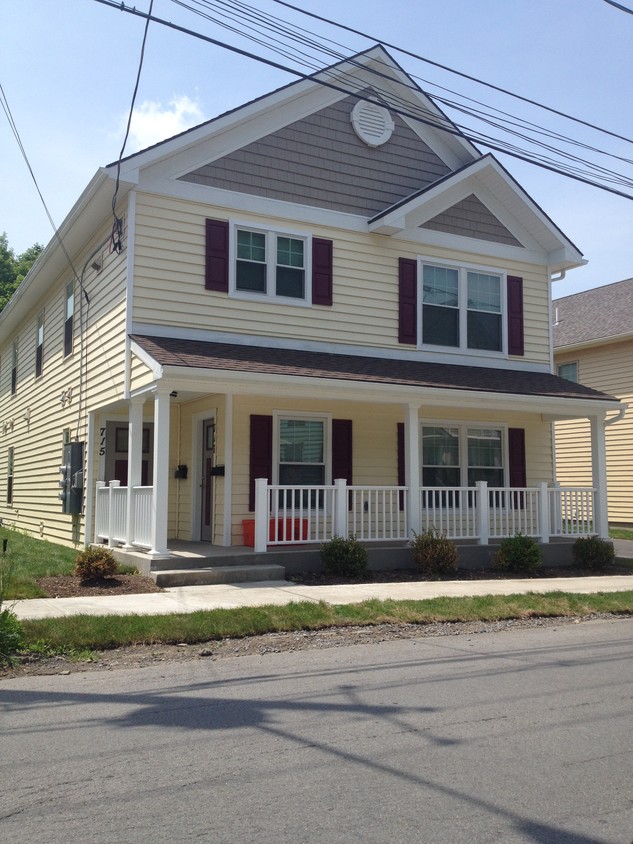 Primary Photo - 717 Noyes St