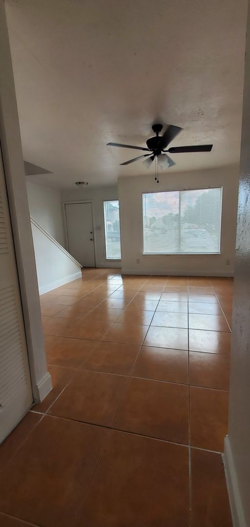 Building Photo - Spacious 2 bedroom near the Mall at Millenia