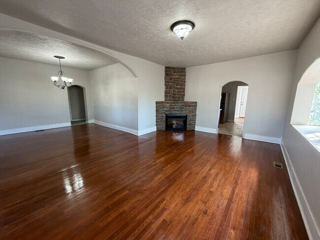 Foto del edificio - Versatile 4BD/3BA in Stratton Meadows – Gated Community + Private Lower-Level Suite