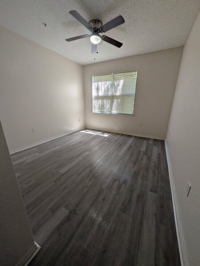 Building Photo - 18001 Richmond Pl Dr