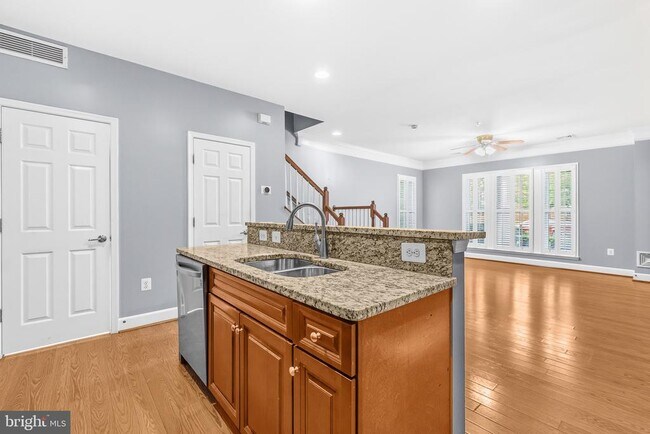 Foto del edificio - 2392 Brookmoor Ln
