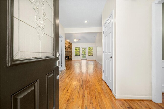 Foto del edificio - 307 Willow Brook Ln