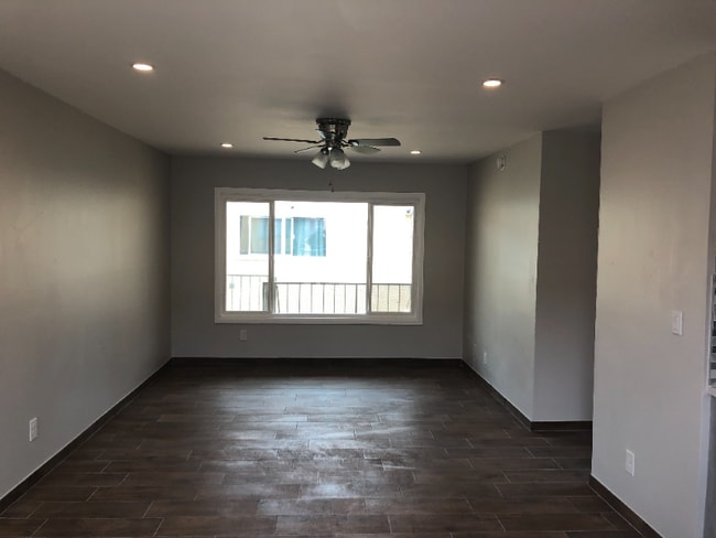 Building Photo - 1108 W 110th St