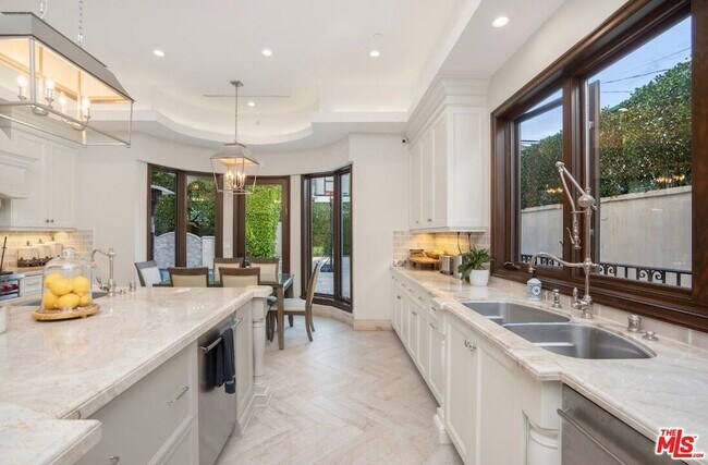 Foto del edificio - 331 Canon Dr