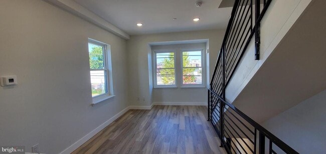 Building Photo - 307 W York St