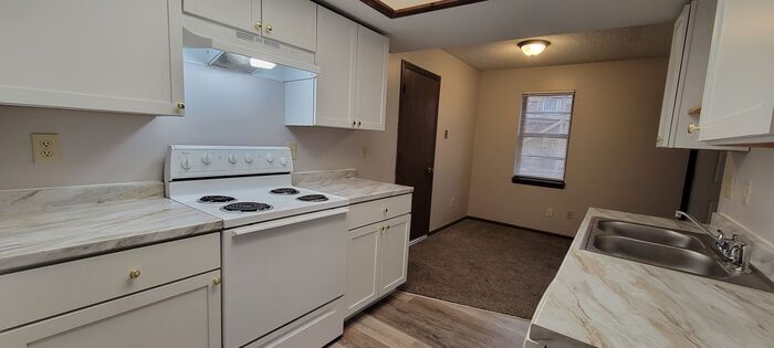 Primary Photo - Updated 2 Bed / 1 Bath / 1 Car Garage - Pa...