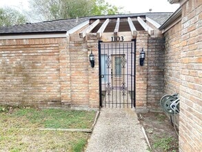 Building Photo - 1103 Forest Home Dr