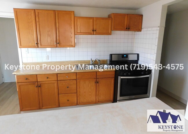Building Photo - 706 W Adams Ave