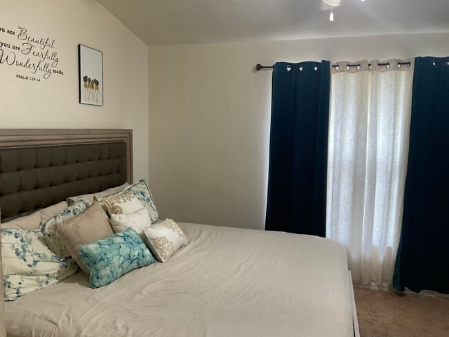 Building Photo - Spacious Gainesville Living Near UF & Butler Plaza!