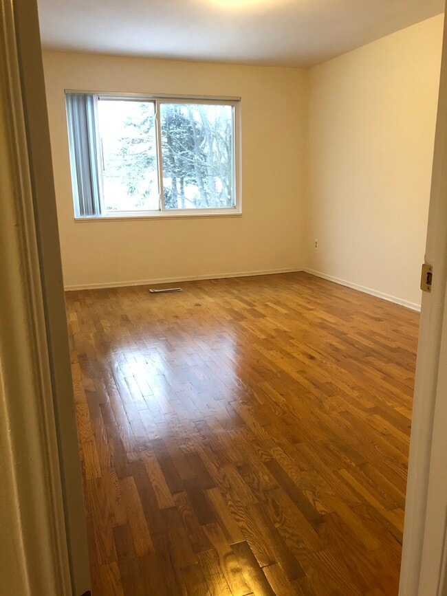 1341 W Lake Lansing Rd, East Lansing, MI 48823 Townhome Rentals in