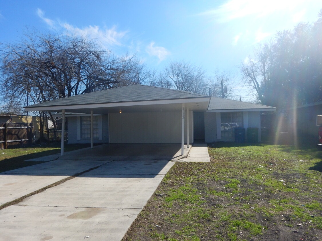 Primary Photo - 2500 Clara Ln