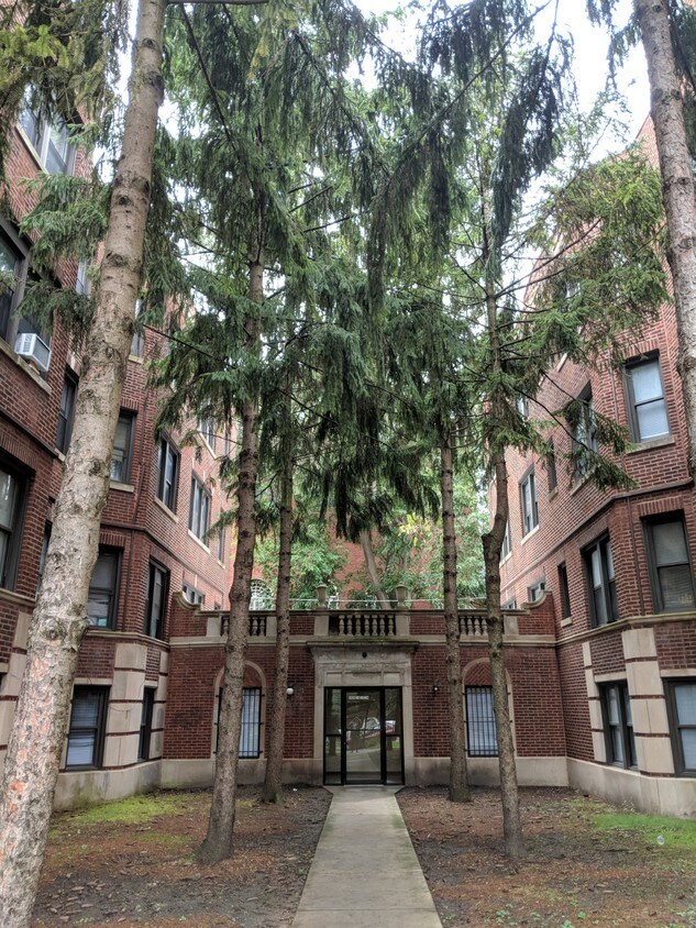 Foto principal - 7012 N Paulina St