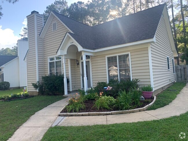 Building Photo - 2140 Tanglewood Rd
