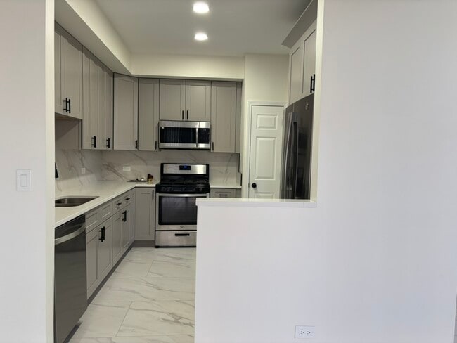 Building Photo - 1150 Regency Dr