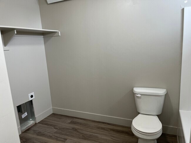 Building Photo - 686 Caribou St