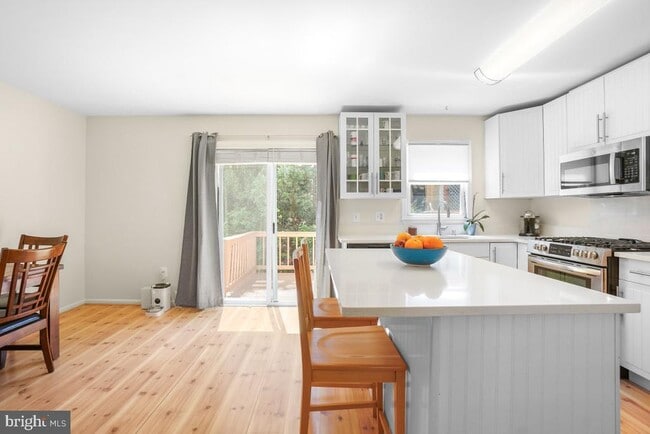 Building Photo - 46934 Trumpet Cir