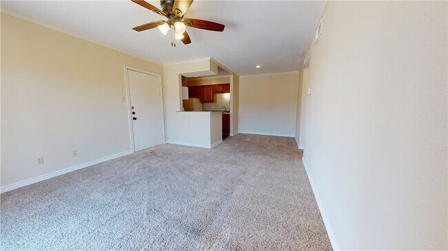 Foto del edificio - 904 University Oaks Blvd