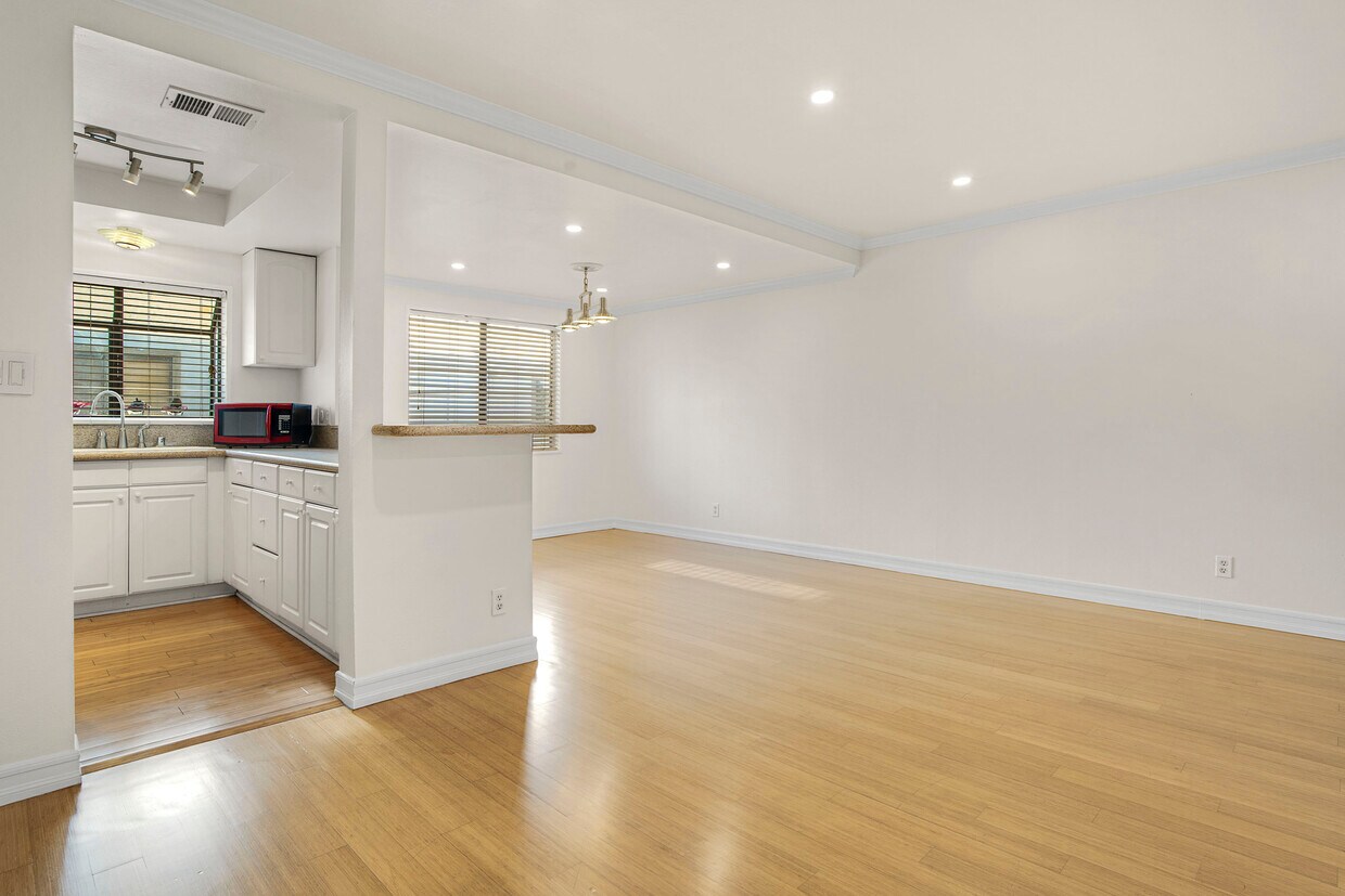 Foto principal - 14715 Saticoy St