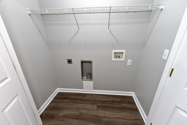 Building Photo - Townhome for Rent in Millbrook