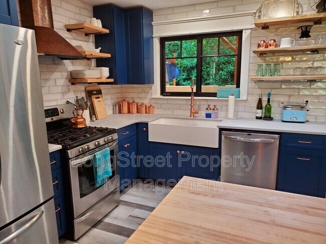 Foto del edificio - 2910 NW Miller Ln