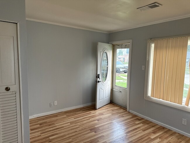 Building Photo - 4521 Victory Ave