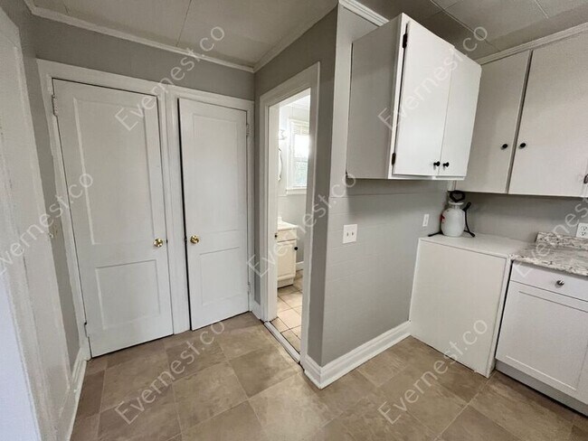 Building Photo - 404 Lee Ave