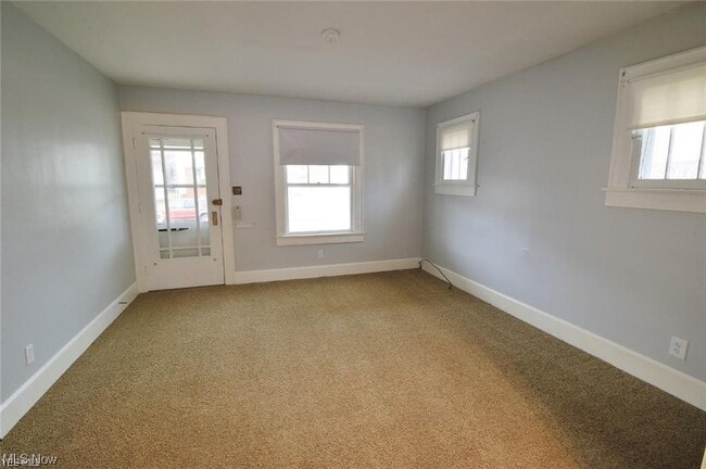 Building Photo - 828 Eppley Ave