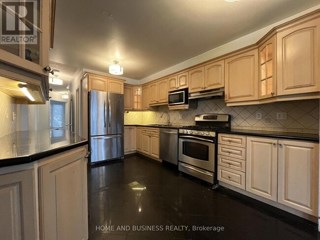 Photo du bâtiment - 7132 Harding Crescent