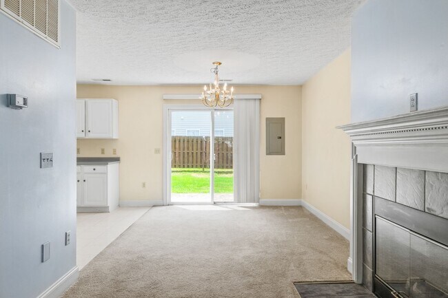 Foto del edificio - 3 bed/2.5 bath Off street parking