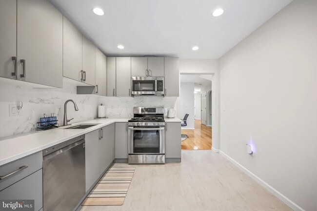 Building Photo - 204 Camelot Ct