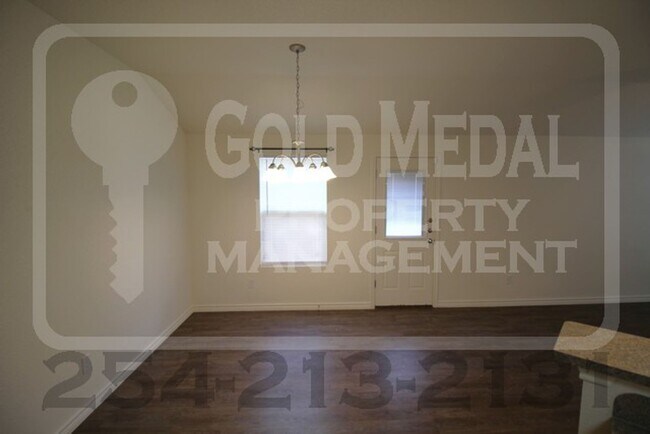 Building Photo - 907 Lasso Dr.
