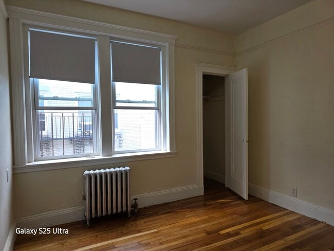 Building Photo - No Brokers Fee, No Security Deposit, Heat,...