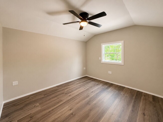 Foto del edificio - 1 Bed/ 1 Bath Tiny Home in Newark!