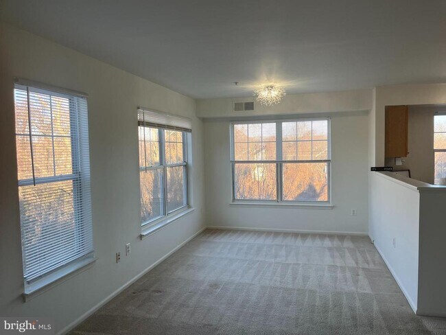 Building Photo - 14000 Farnsworth Ln