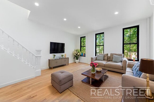Building Photo - Brand New Upper Duplex in Bed Stuy Townhouse!