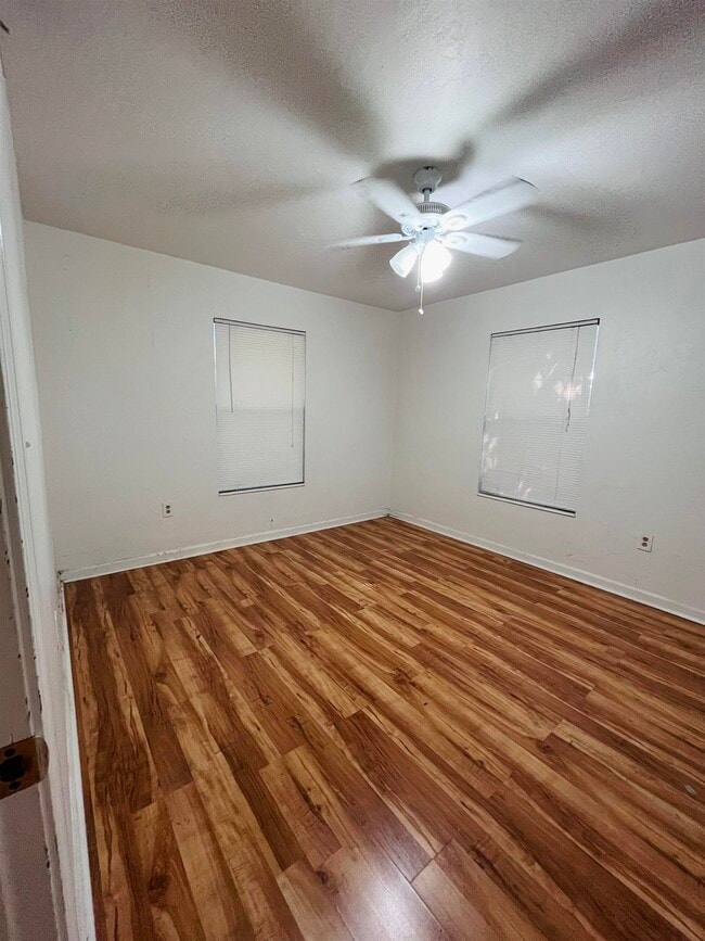 Building Photo - 581 Holyoke Ct