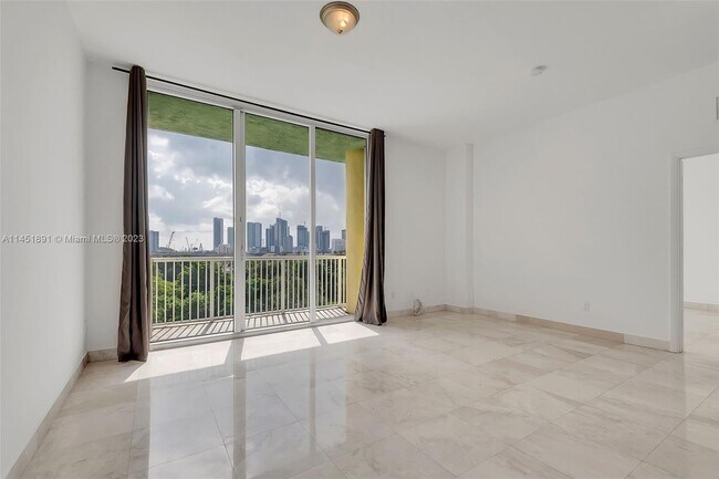 Foto del edificio - 1350 NW 8th Ct