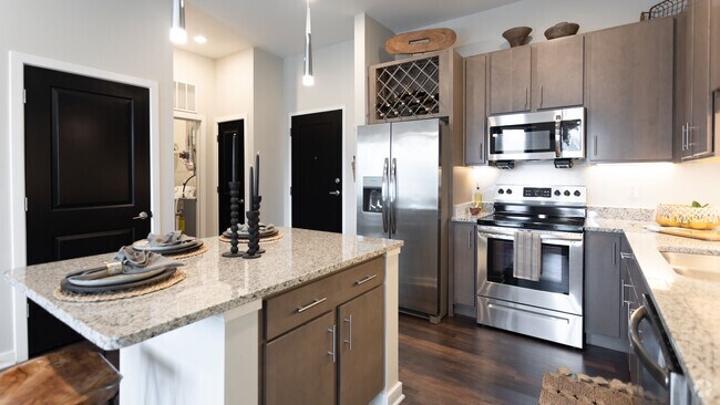 2BR,2BA,-The New Hampshire - Constitution