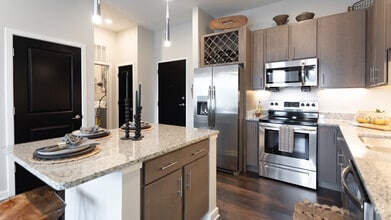 2BR,2BA,-The New Hampshire - Constitution