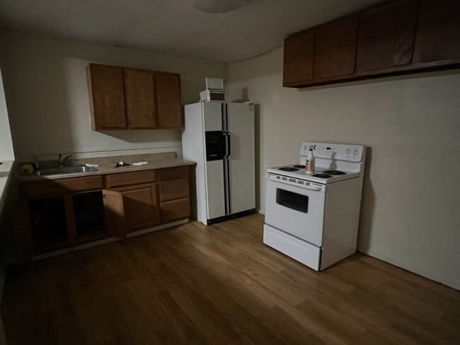 Kitchen - 3226 Riverside Dr