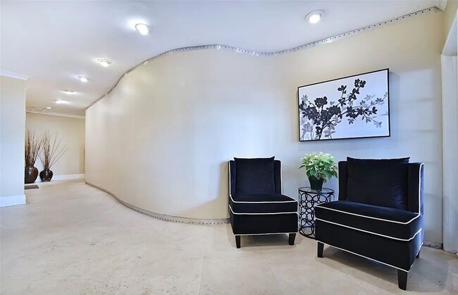 Foto del edificio - 8550 Holloway Dr