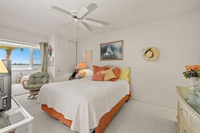 Foto del edificio - 4525 Cove Circle Unit 204