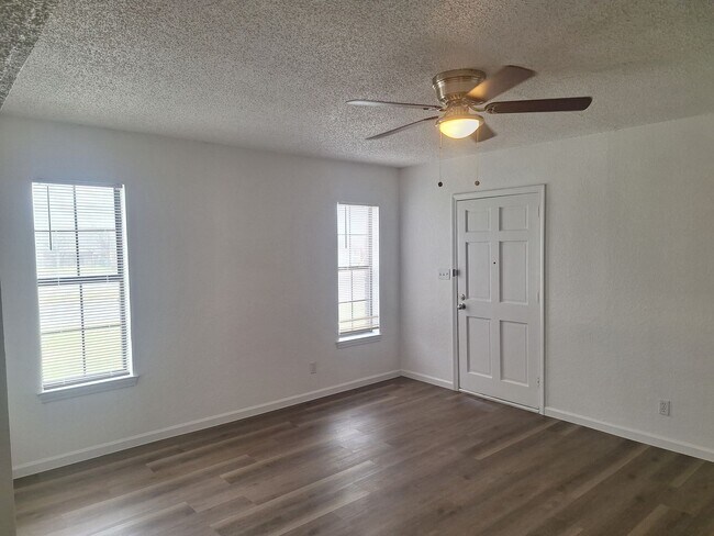 Foto del edificio - Spacious 3BR Lease Opportunity Near Downtown Cleburne