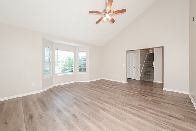 Building Photo - 237 Fox Run